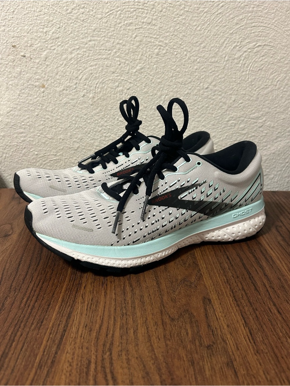 Brooks Ghost 13 Women’s Athletic Shoes Size 9 (B) Light Grey Mint Green